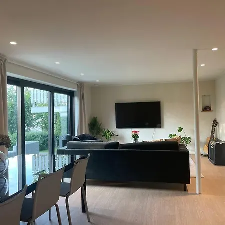 Modern In Quiet Neighborhood