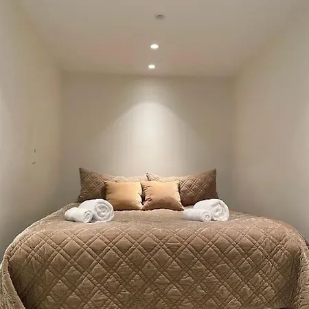 Spa Retreat - Indoor Jacuzzi & Quiet Neighborhood Apartment Tromso