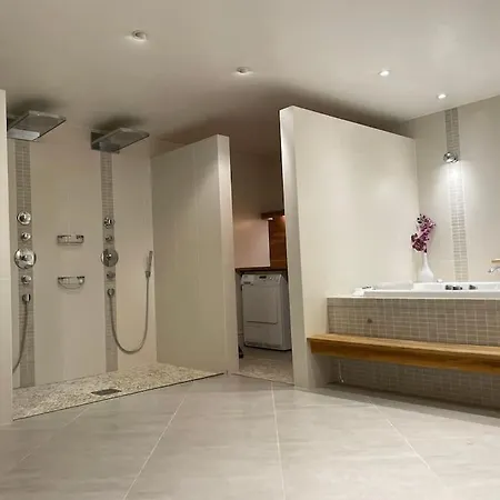 Spa Retreat - Indoor Jacuzzi & Quiet Neighborhood Apartment Tromso